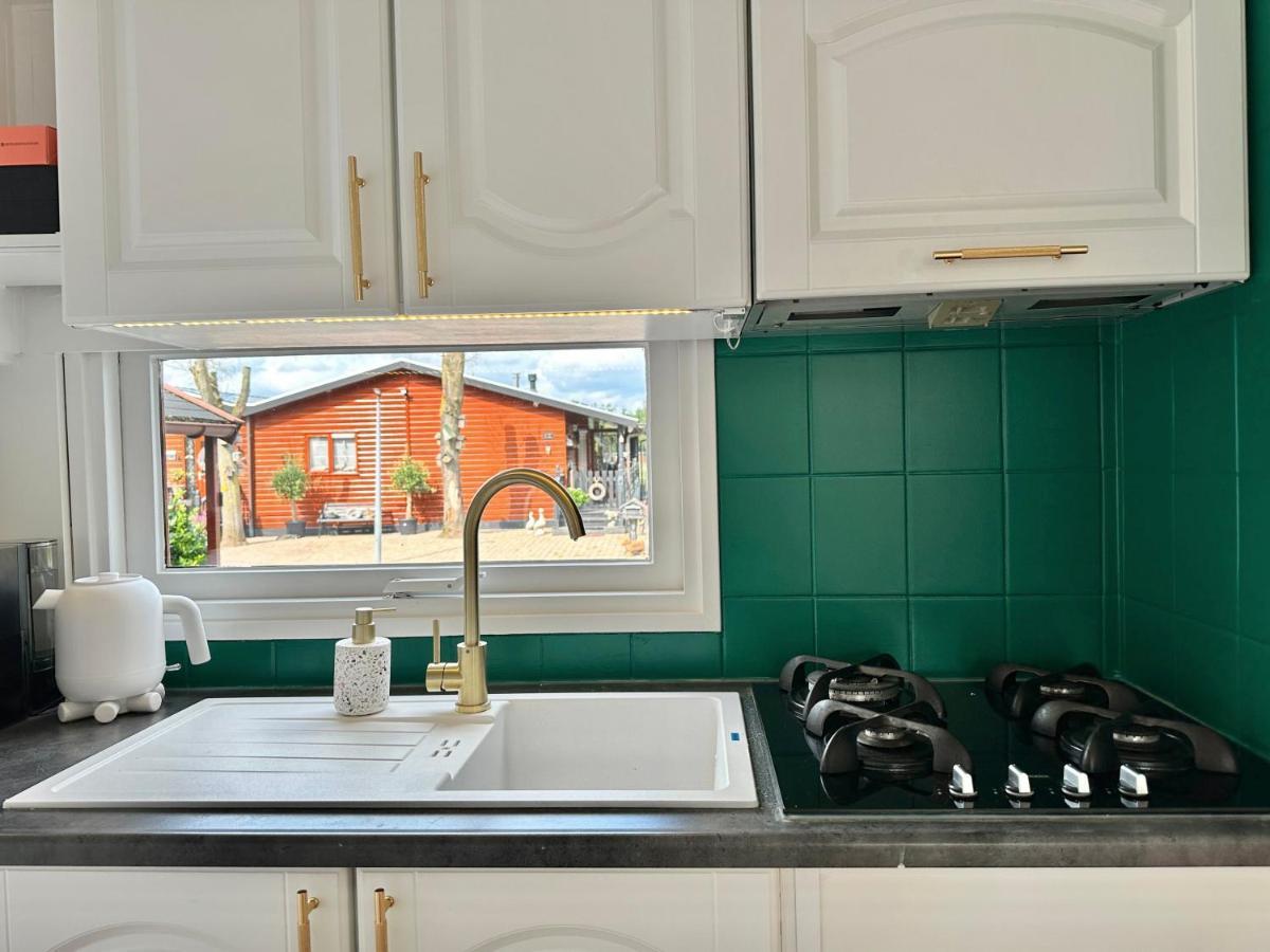 Gezellig Chalet Met 2 Slaapkamers En Zicht Op Het Water Erm ภายนอก รูปภาพ